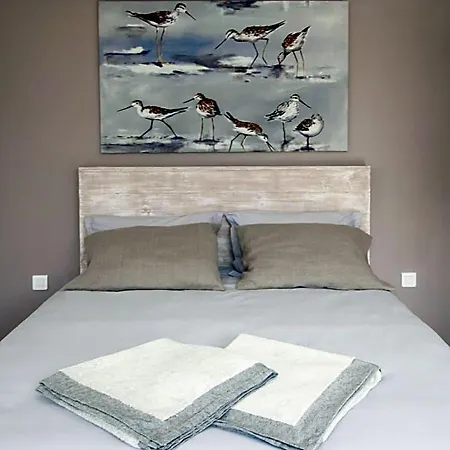 Les Ajoncs Bed & Breakfast 4*